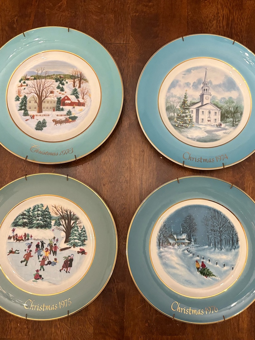 Vintage Avon & Wedgwood
Christmas Plate Collection (1973-
1976)